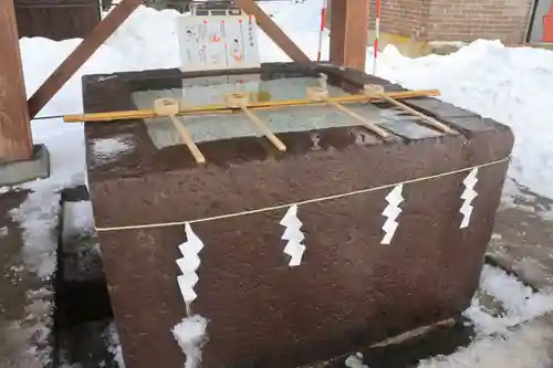 土津神社｜こどもと出世の神さまの手水舎