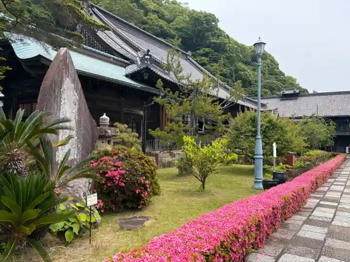 清見寺の{uncategorized: "未分類", other: "その他", undefined: "問題あり", building: "その他建物", grave: "お墓", sacred_gate: "鳥居", guardian: "狛犬", statue: "像", buddha: "仏像", history: "歴史", nature: "自然", garden: "庭園", animal: "動物", pagoda: "塔", temizu: "手水舎", mountain_gate: "山門・神門", sanctuary: "本殿・本堂", subordinate: "末社・摂社", art: "芸術", scenery: "景色", jizo: "地蔵", ema: "絵馬", goshuin: "御朱印", omikuji: "おみくじ", items: "授与品その他", amulet: "お守り", goshuincho: "御朱印帳", eats: "食事", festival: "お祭り", votive_dance: "神楽", shichigosan: "七五三参", wedding: "結婚式", experience: "体験その他", initially: "初詣", around: "周辺", anti_infection: "感染症対策"}
