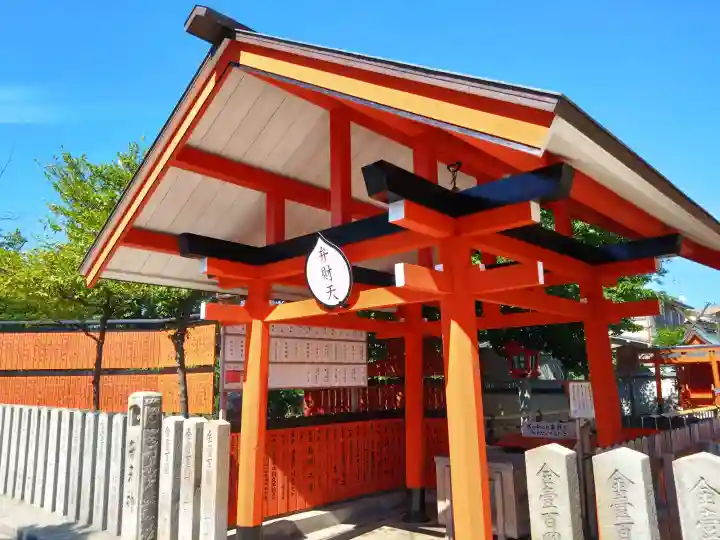 車折神社の{uncategorized: "未分類", other: "その他", undefined: "問題あり", building: "その他建物", grave: "お墓", sacred_gate: "鳥居", guardian: "狛犬", statue: "像", buddha: "仏像", history: "歴史", nature: "自然", garden: "庭園", animal: "動物", pagoda: "塔", temizu: "手水舎", mountain_gate: "山門・神門", sanctuary: "本殿・本堂", subordinate: "末社・摂社", art: "芸術", scenery: "景色", jizo: "地蔵", ema: "絵馬", goshuin: "御朱印", omikuji: "おみくじ", items: "授与品その他", amulet: "お守り", goshuincho: "御朱印帳", eats: "食事", festival: "お祭り", votive_dance: "神楽", shichigosan: "七五三参", wedding: "結婚式", experience: "体験その他", initially: "初詣", around: "周辺", anti_infection: "感染症対策"}