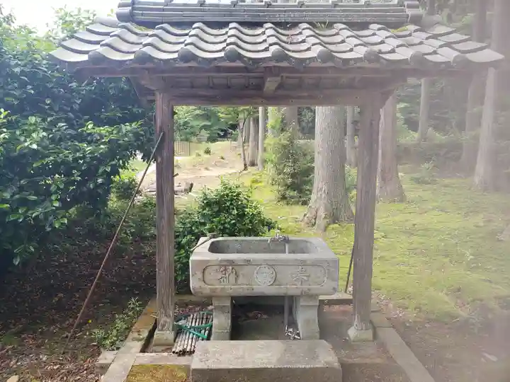 味真野神社の手水舎