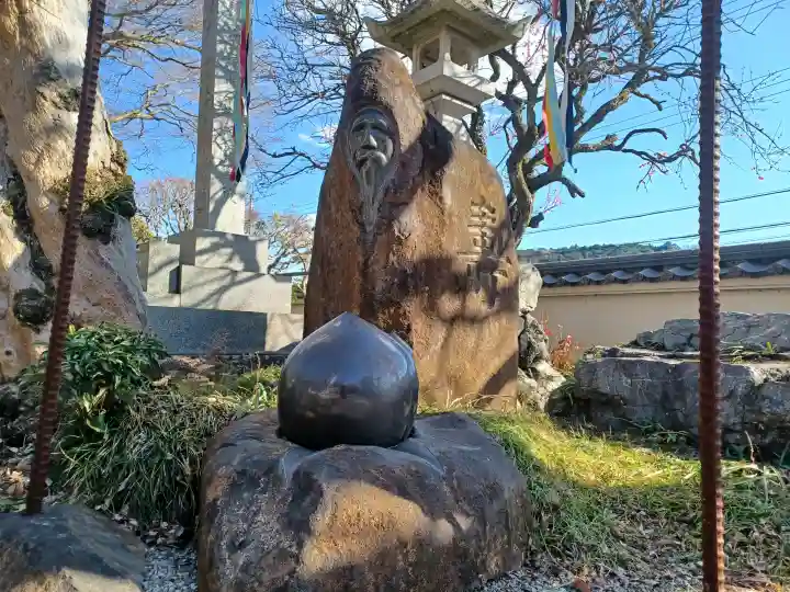 瀧泉寺の{uncategorized: "未分類", other: "その他", undefined: "問題あり", building: "その他建物", grave: "お墓", sacred_gate: "鳥居", guardian: "狛犬", statue: "像", buddha: "仏像", history: "歴史", nature: "自然", garden: "庭園", animal: "動物", pagoda: "塔", temizu: "手水舎", mountain_gate: "山門・神門", sanctuary: "本殿・本堂", subordinate: "末社・摂社", art: "芸術", scenery: "景色", jizo: "地蔵", ema: "絵馬", goshuin: "御朱印", omikuji: "おみくじ", items: "授与品その他", amulet: "お守り", goshuincho: "御朱印帳", eats: "食事", festival: "お祭り", votive_dance: "神楽", shichigosan: "七五三参", wedding: "結婚式", experience: "体験その他", initially: "初詣", around: "周辺", anti_infection: "感染症対策"}