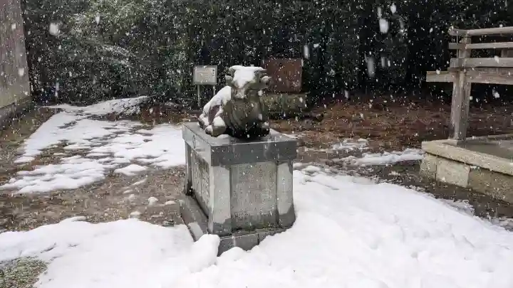岡高神社の{uncategorized: "未分類", other: "その他", undefined: "問題あり", building: "その他建物", grave: "お墓", sacred_gate: "鳥居", guardian: "狛犬", statue: "像", buddha: "仏像", history: "歴史", nature: "自然", garden: "庭園", animal: "動物", pagoda: "塔", temizu: "手水舎", mountain_gate: "山門・神門", sanctuary: "本殿・本堂", subordinate: "末社・摂社", art: "芸術", scenery: "景色", jizo: "地蔵", ema: "絵馬", goshuin: "御朱印", omikuji: "おみくじ", items: "授与品その他", amulet: "お守り", goshuincho: "御朱印帳", eats: "食事", festival: "お祭り", votive_dance: "神楽", shichigosan: "七五三参", wedding: "結婚式", experience: "体験その他", initially: "初詣", around: "周辺", anti_infection: "感染症対策"}