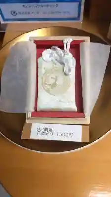 岩槻久伊豆神社の{uncategorized: "未分類", other: "その他", undefined: "問題あり", building: "その他建物", grave: "お墓", sacred_gate: "鳥居", guardian: "狛犬", statue: "像", buddha: "仏像", history: "歴史", nature: "自然", garden: "庭園", animal: "動物", pagoda: "塔", temizu: "手水舎", mountain_gate: "山門・神門", sanctuary: "本殿・本堂", subordinate: "末社・摂社", art: "芸術", scenery: "景色", jizo: "地蔵", ema: "絵馬", goshuin: "御朱印", omikuji: "おみくじ", items: "授与品その他", amulet: "お守り", goshuincho: "御朱印帳", eats: "食事", festival: "お祭り", votive_dance: "神楽", shichigosan: "七五三参", wedding: "結婚式", experience: "体験その他", initially: "初詣", around: "周辺", anti_infection: "感染症対策"}