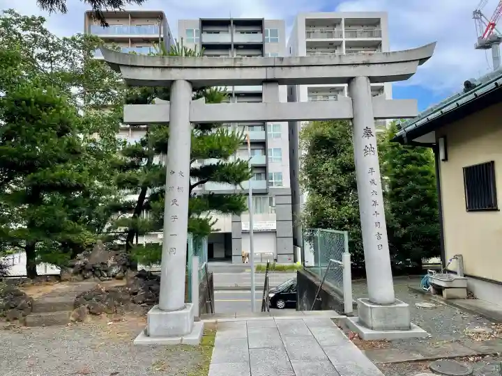 大棚・中川杉山神社(神奈川県)