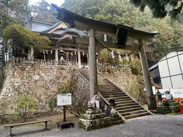 玉置神社の{uncategorized: "未分類", other: "その他", undefined: "問題あり", building: "その他建物", grave: "お墓", sacred_gate: "鳥居", guardian: "狛犬", statue: "像", buddha: "仏像", history: "歴史", nature: "自然", garden: "庭園", animal: "動物", pagoda: "塔", temizu: "手水舎", mountain_gate: "山門・神門", sanctuary: "本殿・本堂", subordinate: "末社・摂社", art: "芸術", scenery: "景色", jizo: "地蔵", ema: "絵馬", goshuin: "御朱印", omikuji: "おみくじ", items: "授与品その他", amulet: "お守り", goshuincho: "御朱印帳", eats: "食事", festival: "お祭り", votive_dance: "神楽", shichigosan: "七五三参", wedding: "結婚式", experience: "体験その他", initially: "初詣", around: "周辺", anti_infection: "感染症対策"}