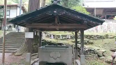 新海三社神社の手水舎