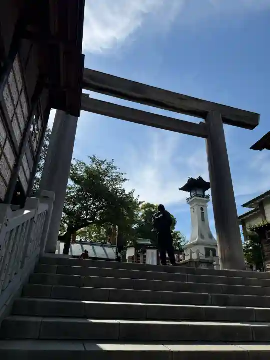 伊勢山皇大神宮の{uncategorized: "未分類", other: "その他", undefined: "問題あり", building: "その他建物", grave: "お墓", sacred_gate: "鳥居", guardian: "狛犬", statue: "像", buddha: "仏像", history: "歴史", nature: "自然", garden: "庭園", animal: "動物", pagoda: "塔", temizu: "手水舎", mountain_gate: "山門・神門", sanctuary: "本殿・本堂", subordinate: "末社・摂社", art: "芸術", scenery: "景色", jizo: "地蔵", ema: "絵馬", goshuin: "御朱印", omikuji: "おみくじ", items: "授与品その他", amulet: "お守り", goshuincho: "御朱印帳", eats: "食事", festival: "お祭り", votive_dance: "神楽", shichigosan: "七五三参", wedding: "結婚式", experience: "体験その他", initially: "初詣", around: "周辺", anti_infection: "感染症対策"}