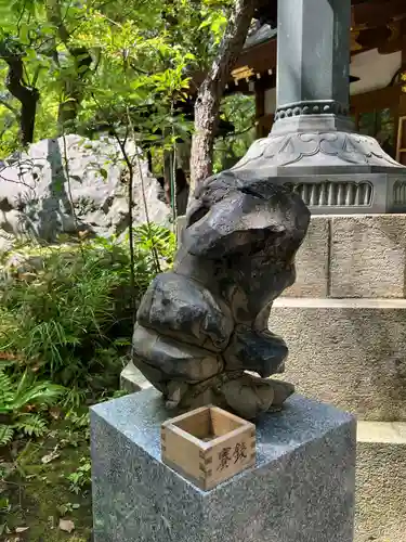 愛宕神社の像