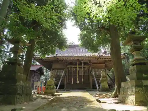 神明神社の本殿