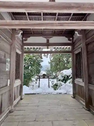倭文神社の{uncategorized: "未分類", other: "その他", undefined: "問題あり", building: "その他建物", grave: "お墓", sacred_gate: "鳥居", guardian: "狛犬", statue: "像", buddha: "仏像", history: "歴史", nature: "自然", garden: "庭園", animal: "動物", pagoda: "塔", temizu: "手水舎", mountain_gate: "山門・神門", sanctuary: "本殿・本堂", subordinate: "末社・摂社", art: "芸術", scenery: "景色", jizo: "地蔵", ema: "絵馬", goshuin: "御朱印", omikuji: "おみくじ", items: "授与品その他", amulet: "お守り", goshuincho: "御朱印帳", eats: "食事", festival: "お祭り", votive_dance: "神楽", shichigosan: "七五三参", wedding: "結婚式", experience: "体験その他", initially: "初詣", around: "周辺", anti_infection: "感染症対策"}