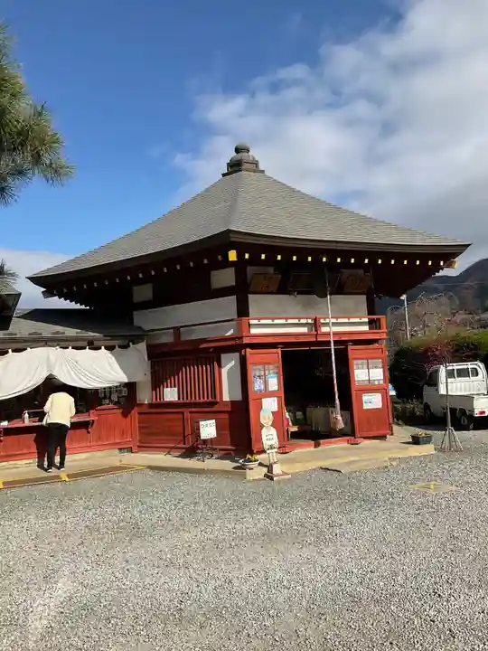 明智寺の本殿・本堂