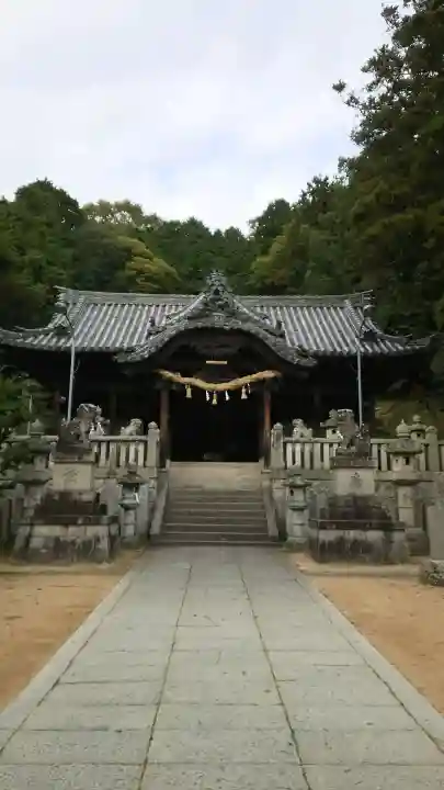 稲岡神社の{uncategorized: "未分類", other: "その他", undefined: "問題あり", building: "その他建物", grave: "お墓", sacred_gate: "鳥居", guardian: "狛犬", statue: "像", buddha: "仏像", history: "歴史", nature: "自然", garden: "庭園", animal: "動物", pagoda: "塔", temizu: "手水舎", mountain_gate: "山門・神門", sanctuary: "本殿・本堂", subordinate: "末社・摂社", art: "芸術", scenery: "景色", jizo: "地蔵", ema: "絵馬", goshuin: "御朱印", omikuji: "おみくじ", items: "授与品その他", amulet: "お守り", goshuincho: "御朱印帳", eats: "食事", festival: "お祭り", votive_dance: "神楽", shichigosan: "七五三参", wedding: "結婚式", experience: "体験その他", initially: "初詣", around: "周辺", anti_infection: "感染症対策"}
