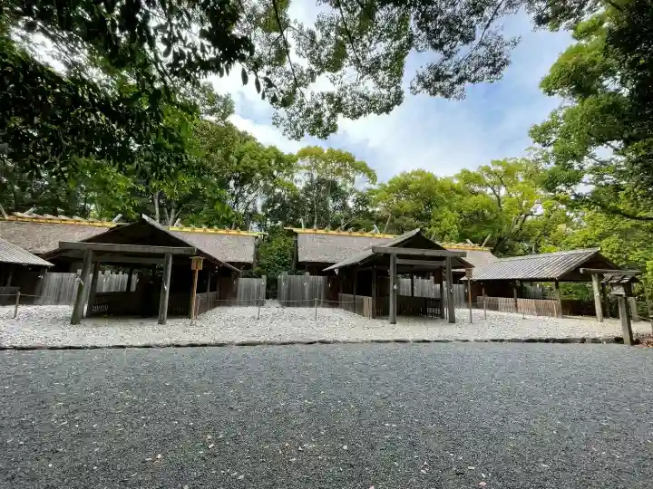 月讀宮(皇大神宮別宮)の{uncategorized: "未分類", other: "その他", undefined: "問題あり", building: "その他建物", grave: "お墓", sacred_gate: "鳥居", guardian: "狛犬", statue: "像", buddha: "仏像", history: "歴史", nature: "自然", garden: "庭園", animal: "動物", pagoda: "塔", temizu: "手水舎", mountain_gate: "山門・神門", sanctuary: "本殿・本堂", subordinate: "末社・摂社", art: "芸術", scenery: "景色", jizo: "地蔵", ema: "絵馬", goshuin: "御朱印", omikuji: "おみくじ", items: "授与品その他", amulet: "お守り", goshuincho: "御朱印帳", eats: "食事", festival: "お祭り", votive_dance: "神楽", shichigosan: "七五三参", wedding: "結婚式", experience: "体験その他", initially: "初詣", around: "周辺", anti_infection: "感染症対策"}