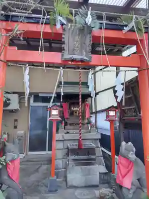 小寶稲荷社の鳥居