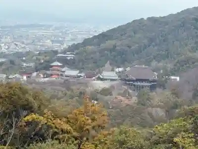 豊国廟(豊国神社飛地境内)の{uncategorized: "未分類", other: "その他", undefined: "問題あり", building: "その他建物", grave: "お墓", sacred_gate: "鳥居", guardian: "狛犬", statue: "像", buddha: "仏像", history: "歴史", nature: "自然", garden: "庭園", animal: "動物", pagoda: "塔", temizu: "手水舎", mountain_gate: "山門・神門", sanctuary: "本殿・本堂", subordinate: "末社・摂社", art: "芸術", scenery: "景色", jizo: "地蔵", ema: "絵馬", goshuin: "御朱印", omikuji: "おみくじ", items: "授与品その他", amulet: "お守り", goshuincho: "御朱印帳", eats: "食事", festival: "お祭り", votive_dance: "神楽", shichigosan: "七五三参", wedding: "結婚式", experience: "体験その他", initially: "初詣", around: "周辺", anti_infection: "感染症対策"}
