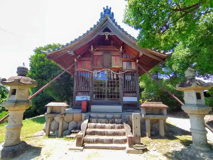 八幡神社(浅井町極楽寺)の本殿・本堂