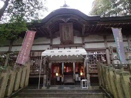 敢國神社の本殿・本堂