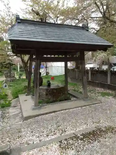 新荘護國神社の手水舎