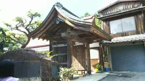 谷性寺の山門・神門