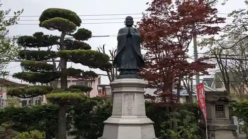 法華寺の像