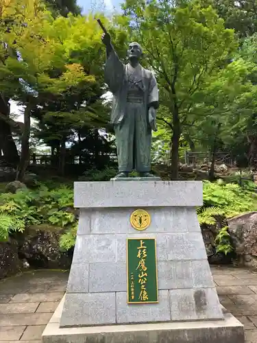 上杉神社の像