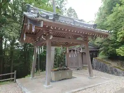 射穂神社の手水舎