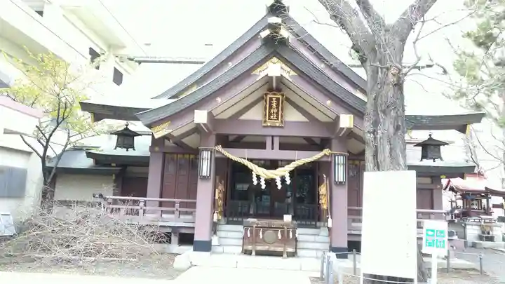 三吉神社の本殿・本堂