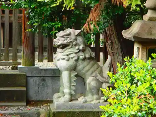 溝旗神社（肇國神社）の狛犬