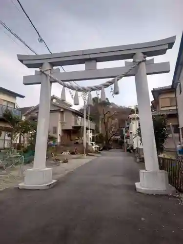 座間神社の鳥居