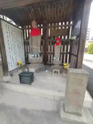 無量寺の{uncategorized: "未分類", other: "その他", undefined: "問題あり", building: "その他建物", grave: "お墓", sacred_gate: "鳥居", guardian: "狛犬", statue: "像", buddha: "仏像", history: "歴史", nature: "自然", garden: "庭園", animal: "動物", pagoda: "塔", temizu: "手水舎", mountain_gate: "山門・神門", sanctuary: "本殿・本堂", subordinate: "末社・摂社", art: "芸術", scenery: "景色", jizo: "地蔵", ema: "絵馬", goshuin: "御朱印", omikuji: "おみくじ", items: "授与品その他", amulet: "お守り", goshuincho: "御朱印帳", eats: "食事", festival: "お祭り", votive_dance: "神楽", shichigosan: "七五三参", wedding: "結婚式", experience: "体験その他", initially: "初詣", around: "周辺", anti_infection: "感染症対策"}