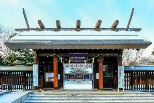 札幌護國神社の山門・神門