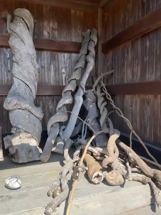はね瀧道了尊の{uncategorized: "未分類", other: "その他", undefined: "問題あり", building: "その他建物", grave: "お墓", sacred_gate: "鳥居", guardian: "狛犬", statue: "像", buddha: "仏像", history: "歴史", nature: "自然", garden: "庭園", animal: "動物", pagoda: "塔", temizu: "手水舎", mountain_gate: "山門・神門", sanctuary: "本殿・本堂", subordinate: "末社・摂社", art: "芸術", scenery: "景色", jizo: "地蔵", ema: "絵馬", goshuin: "御朱印", omikuji: "おみくじ", items: "授与品その他", amulet: "お守り", goshuincho: "御朱印帳", eats: "食事", festival: "お祭り", votive_dance: "神楽", shichigosan: "七五三参", wedding: "結婚式", experience: "体験その他", initially: "初詣", around: "周辺", anti_infection: "感染症対策"}