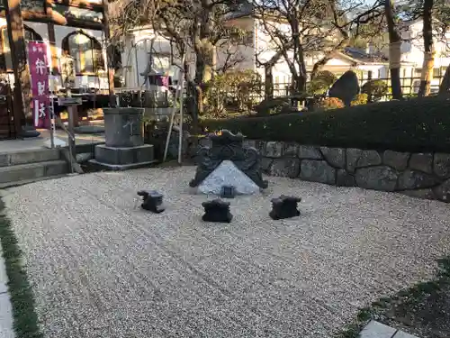 厳定院の庭園