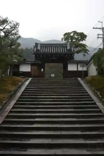 霊鑑寺門跡の山門・神門