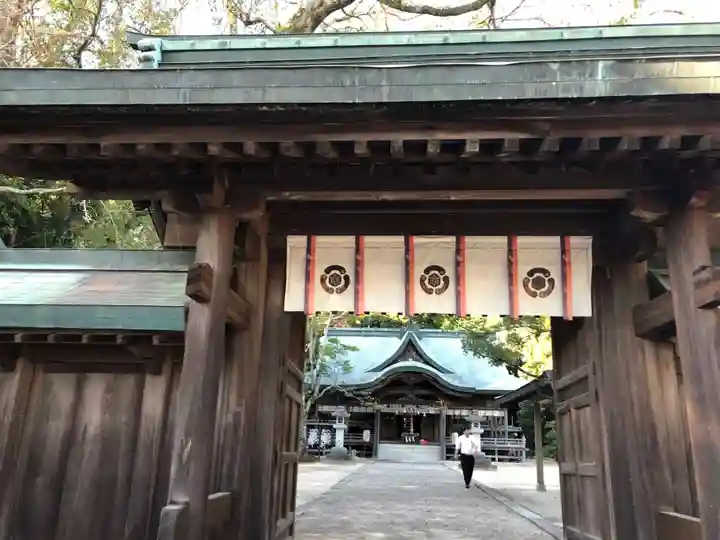 玉祖神社の山門・神門
