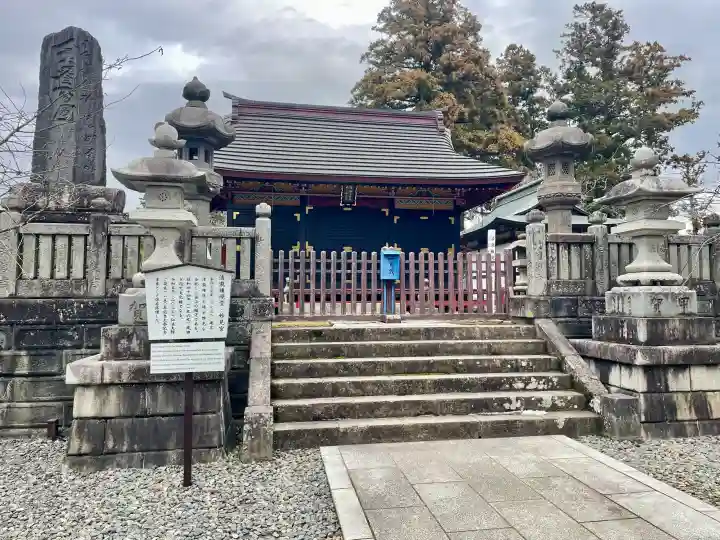 清瀧権現堂・地主妙見宮の{uncategorized: "未分類", other: "その他", undefined: "問題あり", building: "その他建物", grave: "お墓", sacred_gate: "鳥居", guardian: "狛犬", statue: "像", buddha: "仏像", history: "歴史", nature: "自然", garden: "庭園", animal: "動物", pagoda: "塔", temizu: "手水舎", mountain_gate: "山門・神門", sanctuary: "本殿・本堂", subordinate: "末社・摂社", art: "芸術", scenery: "景色", jizo: "地蔵", ema: "絵馬", goshuin: "御朱印", omikuji: "おみくじ", items: "授与品その他", amulet: "お守り", goshuincho: "御朱印帳", eats: "食事", festival: "お祭り", votive_dance: "神楽", shichigosan: "七五三参", wedding: "結婚式", experience: "体験その他", initially: "初詣", around: "周辺", anti_infection: "感染症対策"}