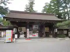 建部大社の山門