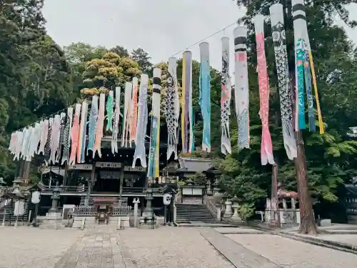 日牟禮八幡宮の{uncategorized: "未分類", other: "その他", undefined: "問題あり", building: "その他建物", grave: "お墓", sacred_gate: "鳥居", guardian: "狛犬", statue: "像", buddha: "仏像", history: "歴史", nature: "自然", garden: "庭園", animal: "動物", pagoda: "塔", temizu: "手水舎", mountain_gate: "山門・神門", sanctuary: "本殿・本堂", subordinate: "末社・摂社", art: "芸術", scenery: "景色", jizo: "地蔵", ema: "絵馬", goshuin: "御朱印", omikuji: "おみくじ", items: "授与品その他", amulet: "お守り", goshuincho: "御朱印帳", eats: "食事", festival: "お祭り", votive_dance: "神楽", shichigosan: "七五三参", wedding: "結婚式", experience: "体験その他", initially: "初詣", around: "周辺", anti_infection: "感染症対策"}