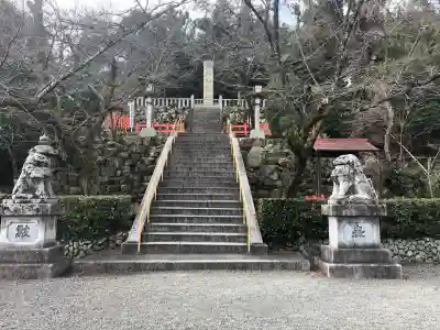 建勲神社の{uncategorized: "未分類", other: "その他", undefined: "問題あり", building: "その他建物", grave: "お墓", sacred_gate: "鳥居", guardian: "狛犬", statue: "像", buddha: "仏像", history: "歴史", nature: "自然", garden: "庭園", animal: "動物", pagoda: "塔", temizu: "手水舎", mountain_gate: "山門・神門", sanctuary: "本殿・本堂", subordinate: "末社・摂社", art: "芸術", scenery: "景色", jizo: "地蔵", ema: "絵馬", goshuin: "御朱印", omikuji: "おみくじ", items: "授与品その他", amulet: "お守り", goshuincho: "御朱印帳", eats: "食事", festival: "お祭り", votive_dance: "神楽", shichigosan: "七五三参", wedding: "結婚式", experience: "体験その他", initially: "初詣", around: "周辺", anti_infection: "感染症対策"}