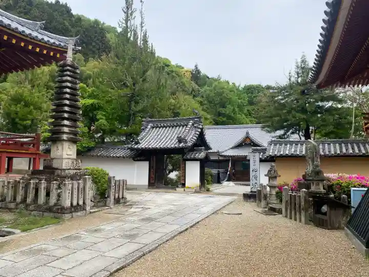 北僧坊の{uncategorized: "未分類", other: "その他", undefined: "問題あり", building: "その他建物", grave: "お墓", sacred_gate: "鳥居", guardian: "狛犬", statue: "像", buddha: "仏像", history: "歴史", nature: "自然", garden: "庭園", animal: "動物", pagoda: "塔", temizu: "手水舎", mountain_gate: "山門・神門", sanctuary: "本殿・本堂", subordinate: "末社・摂社", art: "芸術", scenery: "景色", jizo: "地蔵", ema: "絵馬", goshuin: "御朱印", omikuji: "おみくじ", items: "授与品その他", amulet: "お守り", goshuincho: "御朱印帳", eats: "食事", festival: "お祭り", votive_dance: "神楽", shichigosan: "七五三参", wedding: "結婚式", experience: "体験その他", initially: "初詣", around: "周辺", anti_infection: "感染症対策"}