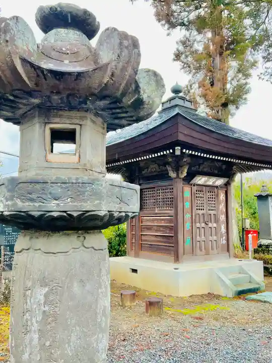 秩父札所1番 四萬部寺の{uncategorized: "未分類", other: "その他", undefined: "問題あり", building: "その他建物", grave: "お墓", sacred_gate: "鳥居", guardian: "狛犬", statue: "像", buddha: "仏像", history: "歴史", nature: "自然", garden: "庭園", animal: "動物", pagoda: "塔", temizu: "手水舎", mountain_gate: "山門・神門", sanctuary: "本殿・本堂", subordinate: "末社・摂社", art: "芸術", scenery: "景色", jizo: "地蔵", ema: "絵馬", goshuin: "御朱印", omikuji: "おみくじ", items: "授与品その他", amulet: "お守り", goshuincho: "御朱印帳", eats: "食事", festival: "お祭り", votive_dance: "神楽", shichigosan: "七五三参", wedding: "結婚式", experience: "体験その他", initially: "初詣", around: "周辺", anti_infection: "感染症対策"}
