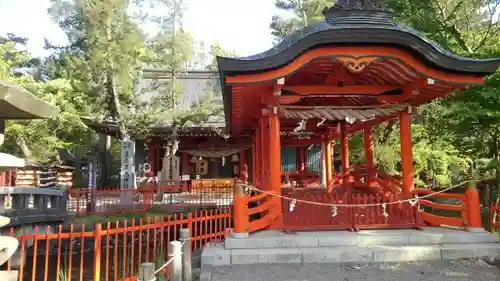 生島足島神社の本殿