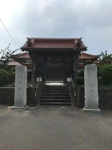 洞泉寺の山門