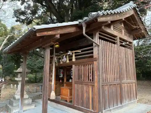 旦椋神社の{uncategorized: "未分類", other: "その他", undefined: "問題あり", building: "その他建物", grave: "お墓", sacred_gate: "鳥居", guardian: "狛犬", statue: "像", buddha: "仏像", history: "歴史", nature: "自然", garden: "庭園", animal: "動物", pagoda: "塔", temizu: "手水舎", mountain_gate: "山門・神門", sanctuary: "本殿・本堂", subordinate: "末社・摂社", art: "芸術", scenery: "景色", jizo: "地蔵", ema: "絵馬", goshuin: "御朱印", omikuji: "おみくじ", items: "授与品その他", amulet: "お守り", goshuincho: "御朱印帳", eats: "食事", festival: "お祭り", votive_dance: "神楽", shichigosan: "七五三参", wedding: "結婚式", experience: "体験その他", initially: "初詣", around: "周辺", anti_infection: "感染症対策"}