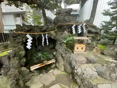 羽衣町厳島神社（関内厳島神社・横浜弁天）の{uncategorized: "未分類", other: "その他", undefined: "問題あり", building: "その他建物", grave: "お墓", sacred_gate: "鳥居", guardian: "狛犬", statue: "像", buddha: "仏像", history: "歴史", nature: "自然", garden: "庭園", animal: "動物", pagoda: "塔", temizu: "手水舎", mountain_gate: "山門・神門", sanctuary: "本殿・本堂", subordinate: "末社・摂社", art: "芸術", scenery: "景色", jizo: "地蔵", ema: "絵馬", goshuin: "御朱印", omikuji: "おみくじ", items: "授与品その他", amulet: "お守り", goshuincho: "御朱印帳", eats: "食事", festival: "お祭り", votive_dance: "神楽", shichigosan: "七五三参", wedding: "結婚式", experience: "体験その他", initially: "初詣", around: "周辺", anti_infection: "感染症対策"}