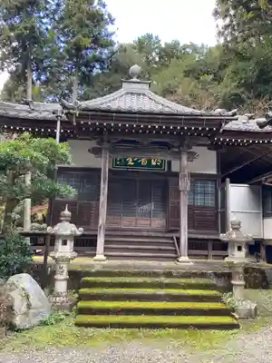 霊水寺の本殿・本堂