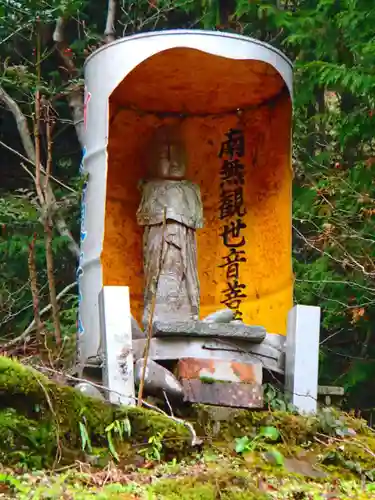 瞽女岩の本殿