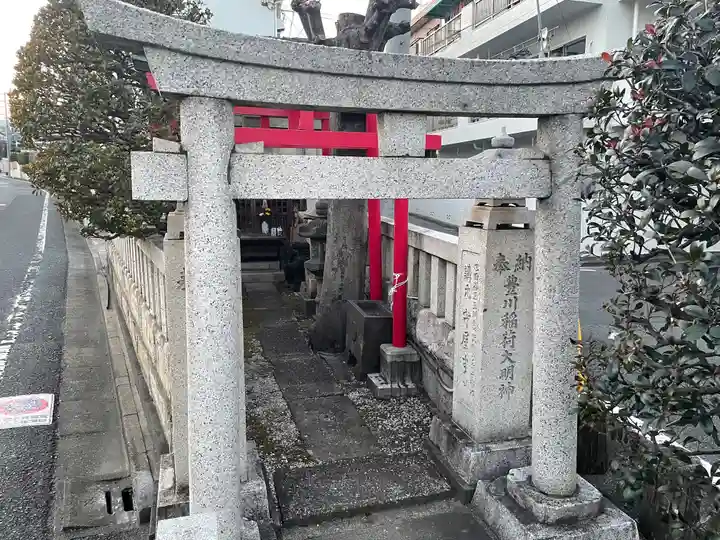 豊川稲荷の鳥居