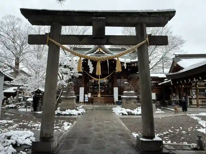 行田八幡神社の{uncategorized: "未分類", other: "その他", undefined: "問題あり", building: "その他建物", grave: "お墓", sacred_gate: "鳥居", guardian: "狛犬", statue: "像", buddha: "仏像", history: "歴史", nature: "自然", garden: "庭園", animal: "動物", pagoda: "塔", temizu: "手水舎", mountain_gate: "山門・神門", sanctuary: "本殿・本堂", subordinate: "末社・摂社", art: "芸術", scenery: "景色", jizo: "地蔵", ema: "絵馬", goshuin: "御朱印", omikuji: "おみくじ", items: "授与品その他", amulet: "お守り", goshuincho: "御朱印帳", eats: "食事", festival: "お祭り", votive_dance: "神楽", shichigosan: "七五三参", wedding: "結婚式", experience: "体験その他", initially: "初詣", around: "周辺", anti_infection: "感染症対策"}