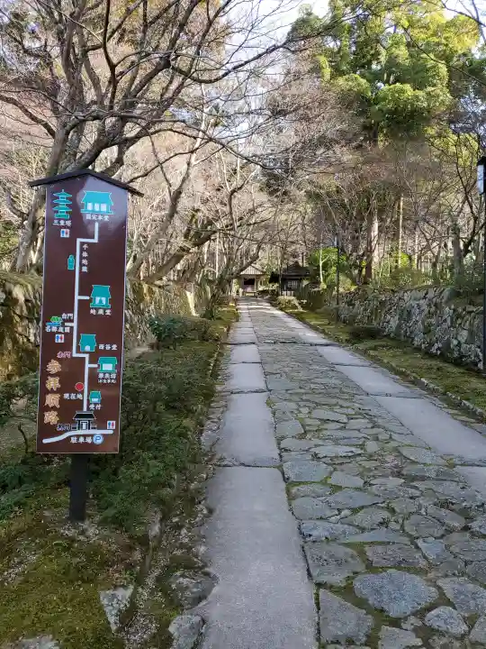 金剛輪寺の{uncategorized: "未分類", other: "その他", undefined: "問題あり", building: "その他建物", grave: "お墓", sacred_gate: "鳥居", guardian: "狛犬", statue: "像", buddha: "仏像", history: "歴史", nature: "自然", garden: "庭園", animal: "動物", pagoda: "塔", temizu: "手水舎", mountain_gate: "山門・神門", sanctuary: "本殿・本堂", subordinate: "末社・摂社", art: "芸術", scenery: "景色", jizo: "地蔵", ema: "絵馬", goshuin: "御朱印", omikuji: "おみくじ", items: "授与品その他", amulet: "お守り", goshuincho: "御朱印帳", eats: "食事", festival: "お祭り", votive_dance: "神楽", shichigosan: "七五三参", wedding: "結婚式", experience: "体験その他", initially: "初詣", around: "周辺", anti_infection: "感染症対策"}